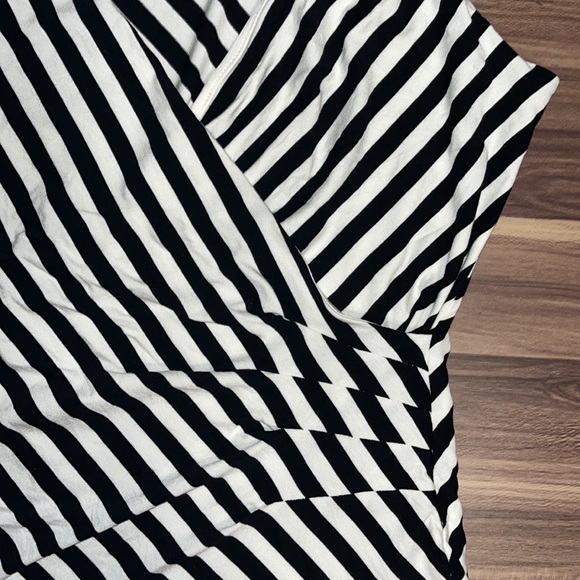 White House, Black market, black and white striped ruched tank top - Picture 5 of 15